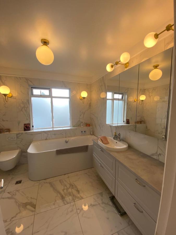 Casa Disa - Dreams, A Boutique Guesthouse In Reykjavik City'S Central Park And Botanical Garden In Laugardalur, Hot-Spring-Valley Bagian luar foto